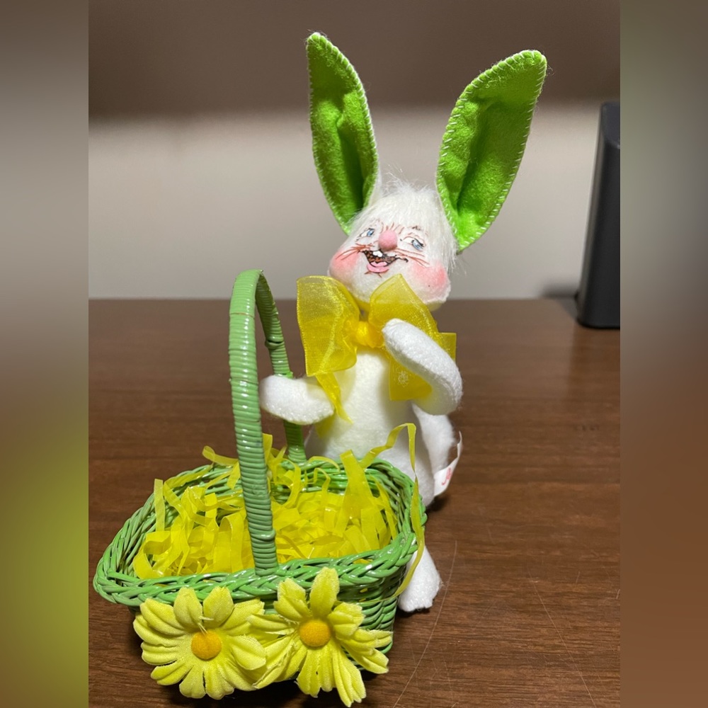 Annalee Easter Bunny With Basket Mobilitee Dolls. Easter Spring Decorations